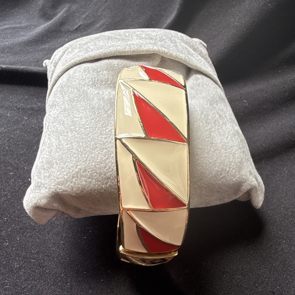 Vintage Trifari Signed Gold Tone Red & White Enamel Hinged Bangle Bracelet